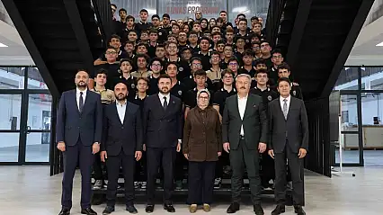 Milletvekili Ayşe Böhürler, Havacılık Lisesi öğrencilerine tecrübelerini aktardı