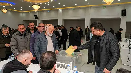 Pınarbaşı Esnaf Odası'nda üyeler Bedir'i seçti