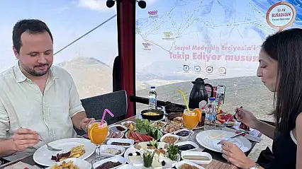 Teleferikte kahvaltı keyfi