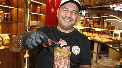 Türkiye'de ilk: Pastırmanın turşusu yapıldı