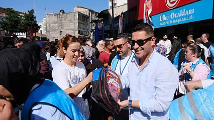 Ülkü Ocakları Kayseri İl Başkanlığı'ndan 5 bin öğrenciye kırtasiye desteği