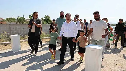Vali Çiçek Elmalı mahallesi sakinleriyle buluştu