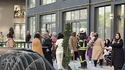 20 katlı binada yangın paniği: Bina sakinleri yanlış alarmla sokağa döküldü