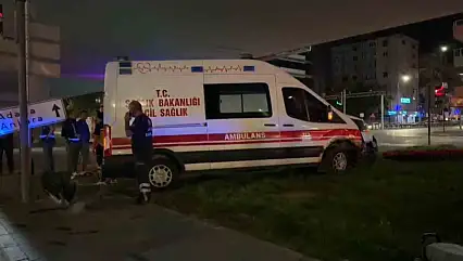 Ambulans ile otomobil çarpıştı: 6 yaralı