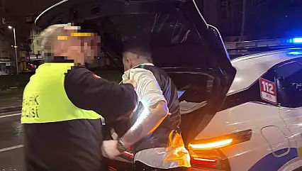 Ceza yiyen alkollü sürücü ekiplere önce 'teşekkür' etti, sonra zorluk çıkardı