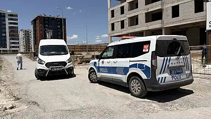 İnşaatın 4. katından düşen işçi ağır yaralandı