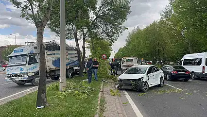 Kamyon ile otomobil çarpıştı: 1 yaralı
