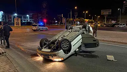 Kamyonla çarpışan otomobil takla attı