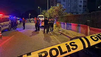 Kavgada kullanılan otomatik av tüfeğinden çıkan saçmalar otoparkta araçlarından inen çifti yaraladı: 2 yaralı