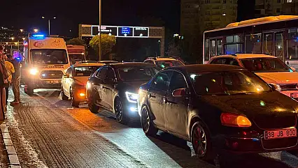 Kayseri'de 3 otomobil çarpıştı: 1 yaralı