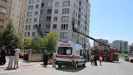 Kayseri'de 9 katlı binada yangın çıktı: 1'i çocuk 3 kişi mahsur kaldı