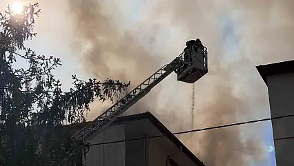 Kayseri'de korkutan çatı yangını