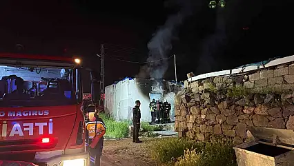 Kayseri'de metruk evde yangın