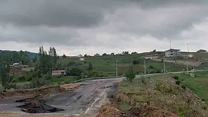 Kayseri'de Yaşar Karayel Viyadüğü'nde çökme meydana geldi