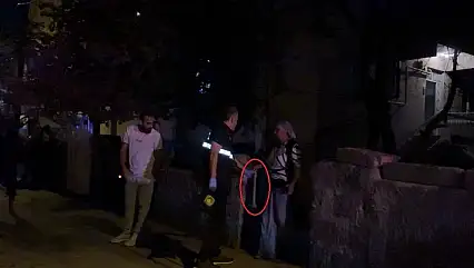 Kayseri'deki bıçaklı kavgada ölen şahsın, olay öncesi keserle yürüdüğü anlar kameraya yansıdı