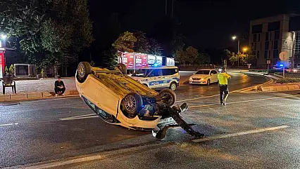 Takla atan otomobil sürücüsü olay yerinden kaçtı