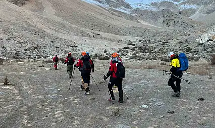 Aladağlar'da kaybolan dağcı kız kardeşler Kayseri'de bulundu