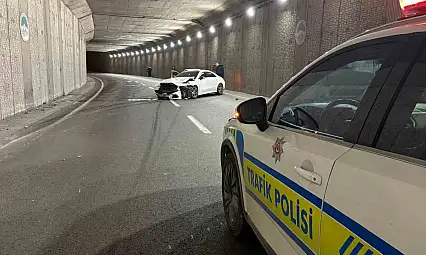 Alkollü sürücünün karıştığı kazada lüks otomobil pert oldu