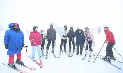 Başkan Büyükkılıç, Erciyes'te kayak tutkunlarıyla bir araya geldi