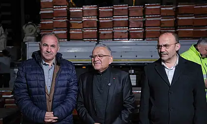 Başkan Büyükkılıç, şafak vakti üreticilere arılı kovan dağıttı