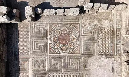 Bin 700 yıl önce yapılmış 3 boyutlu mozaikler kendine hayran bırakıyor
