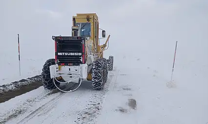 Büyükşehirden kar mesaisi: 6 saatte 285 mahalle yolu daha ulaşıma açıldı