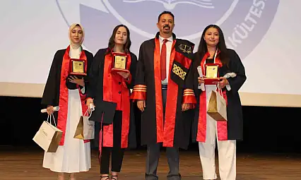 ERÜ'de 208 genç avukat mezun oldu