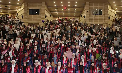 ERÜ İlahiyat Fakültesi'nde mezuniyet sevinci