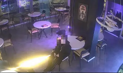 Hırsızlığın böylesi... Hırsızlık için girdiği kafede ısındı, yemek yedi