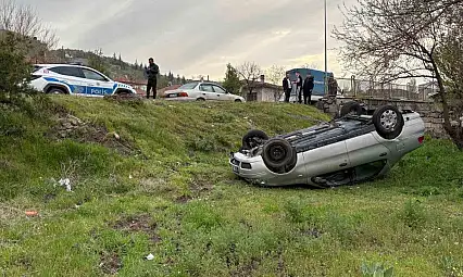 İzinsiz aldığı otomobille kaza yaptılar: 2 yaralı