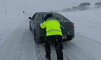 Kayseri'de ulaşıma kar engeli