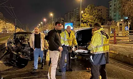 Kaza yapan ehliyetsiz ve alkollü sürücüyü, polis tedaviye ikna etti
