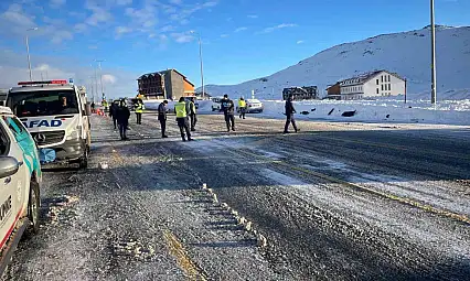Taksiyle yolcu minibüsü çarpıştı: 16 yaralı