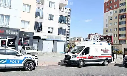 Üçüncü kattan düşen yaşlı adam öldü