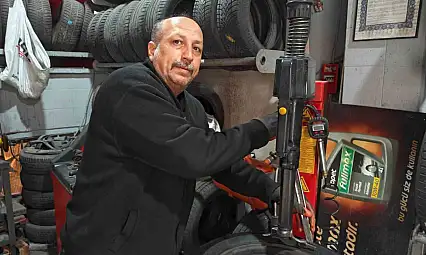 Ustasından kış lastiği uyarısı: 'Can güvenliğimiz için lastiklerimizi taktıralım'