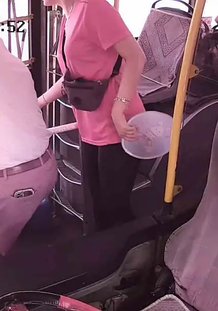 Fenalaşan yolcuyu halk otobüsü şoförü hastaneye yetiştirdi