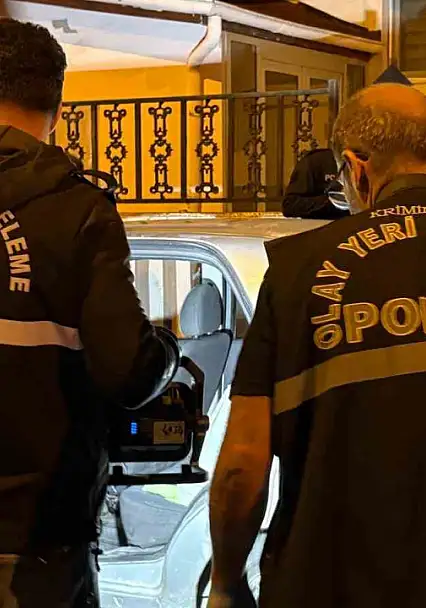 Husumetlisinin babasına ait otomobili kurşunladılar