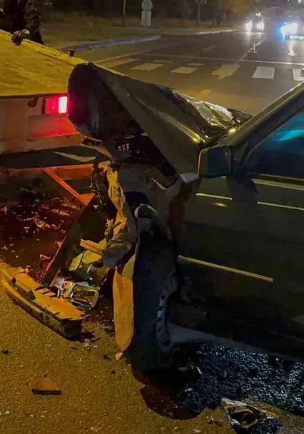 Kavşakta otomobile çarptı, karşı yola geçti: 2 yaralı