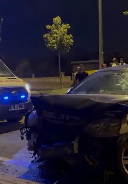 Kayseri'de kontrolden çıkan otomobil duvara çarptı: 1 yaralı