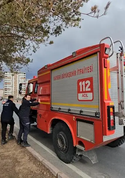 Kayseri'de kuvvetli rüzgarın bilançosu: itfaiye 32 olaya müdahale etti