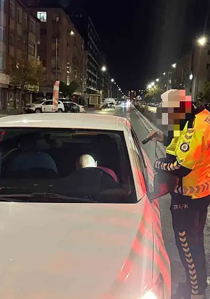 Kayseri'de otomobiliyle uyuyakalan sürücüye 25 bin TL idari para cezası yazıldı