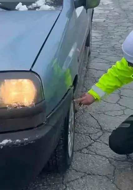 Kayseri'de trafik ekiplerinden 'kış lastiği' uygulaması