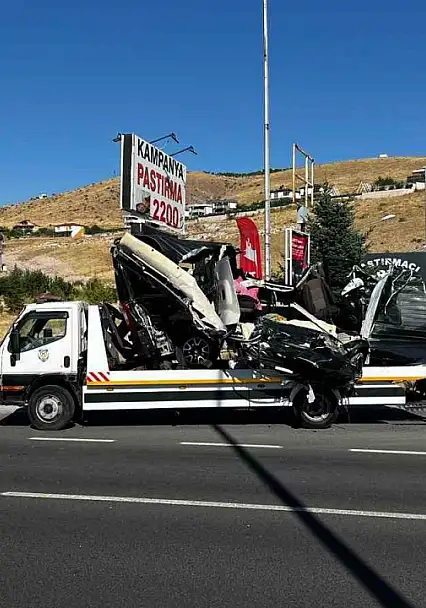 Kayseri'de yolcu otobüsü ile minibüs çarpıştı: 3 yaralı