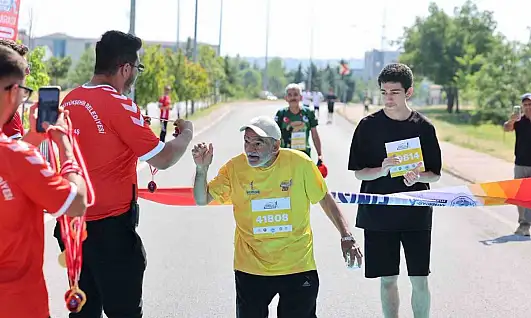 7'den 70'e demokrasi koşusunda buluştu