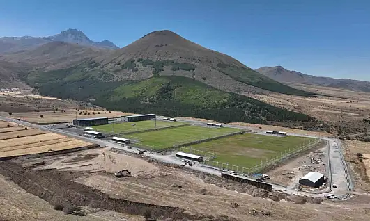 Başkan Büyükkılıç'tan Erciyes'e uluslararası standartlarda atletizm pisti projesi