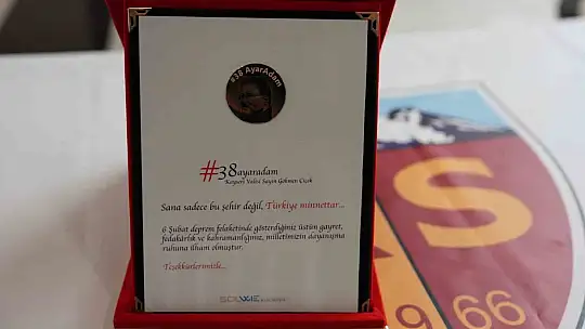 '38 Ayar Adam' Vali Çiçek'e plaket takdim edildi