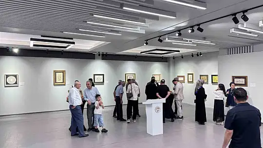 'Aşktan meşke' yolculuğu hat sanatına yansıttılar