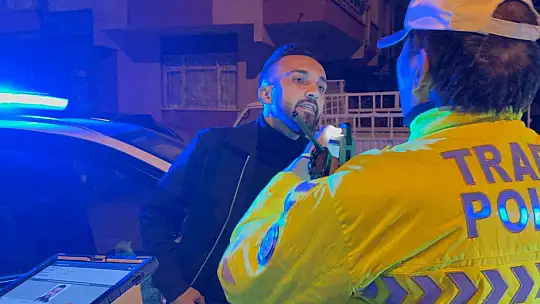 'Dur' ihtarına uymayan alkollü sürücünün rahatlığı pes dedirtti