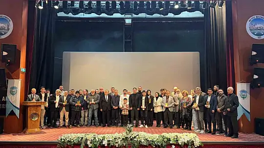 'Evereğin Velisi' filminin ödül töreni yapıldı