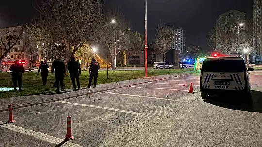 'Laf atma' meselesinde kan aktı: 4 yaralı